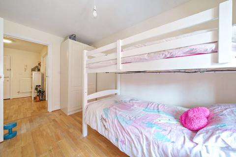 2 bedroom flat to rent, Chandler Way Peckham SE15