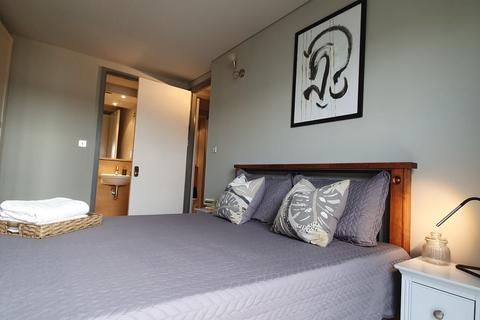3 bedroom apartment to rent, West Parkside, London, SE10