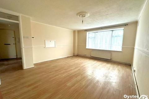 2 bedroom flat to rent, Cunningham Avenue, Enfield, EN3