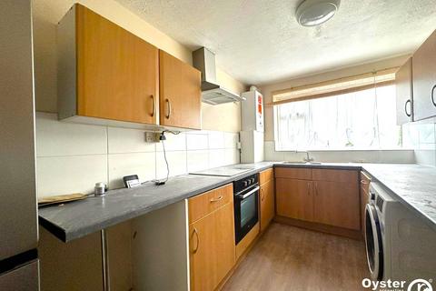 2 bedroom flat to rent, Cunningham Avenue, Enfield, EN3