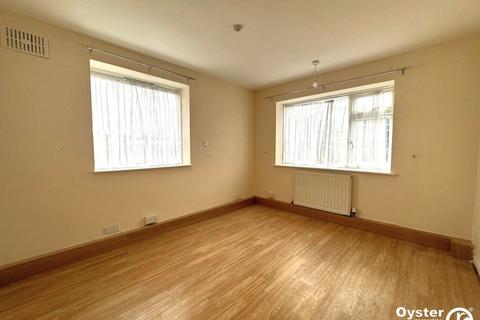 2 bedroom flat to rent, Cunningham Avenue, Enfield, EN3