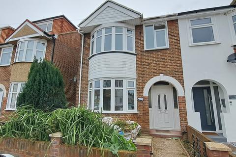 3 bedroom end of terrace house to rent, Rothesay Road, Gosport PO12