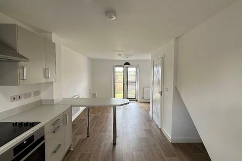 2 bedroom semi-detached house to rent, Hutchings Drive, Tithebarn, Exeter