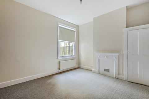 2 bedroom flat to rent, Netherfield Road Tooting SW17