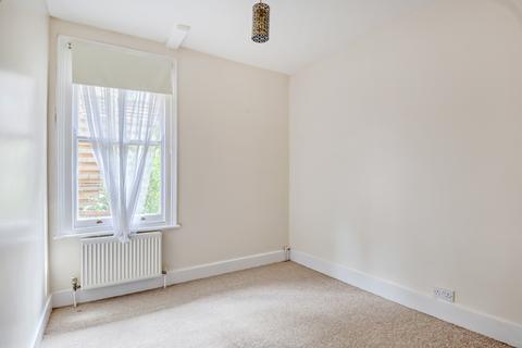 2 bedroom flat to rent, Netherfield Road Tooting SW17