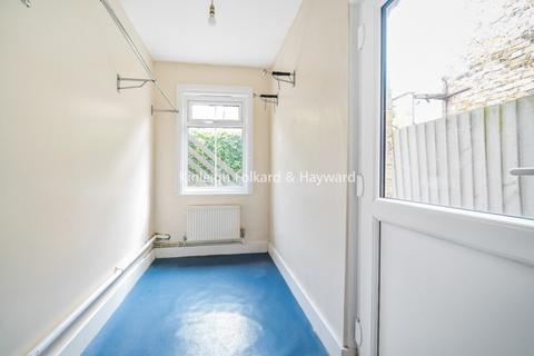 2 bedroom flat to rent, Netherfield Road Tooting SW17