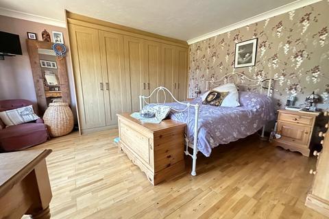 11 Forest Lane Close, Liphook, GU30 7PA