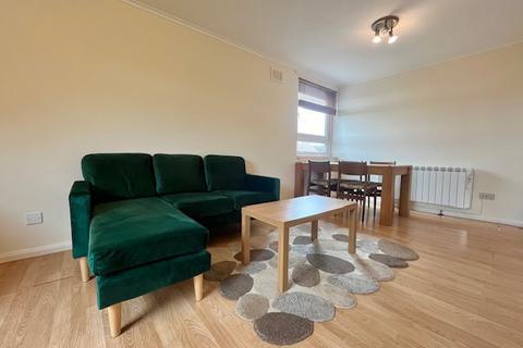 2 bedroom flat to rent, Cornhill Gardens, Aberdeen AB16