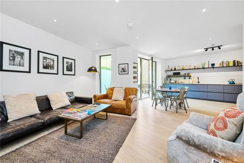 3 bedroom flat for sale, Balham High Road, London, SW17