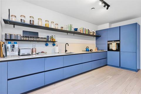 3 bedroom flat for sale, Balham High Road, London, SW17