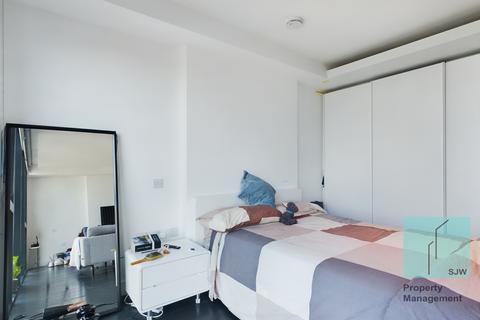 Studio to rent, Amory Tower, London E14