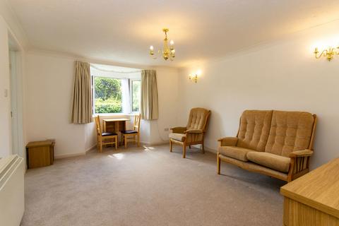 2 bedroom ground floor flat for sale, Ellingham Close, Alresford.