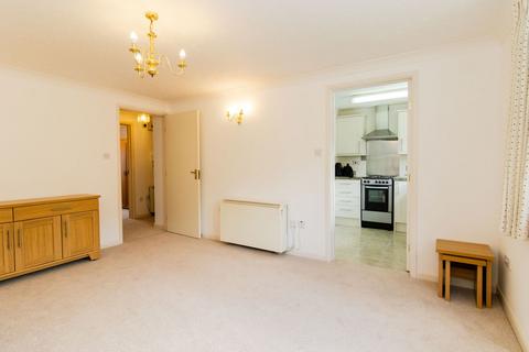 2 bedroom ground floor flat for sale, Ellingham Close, Alresford.