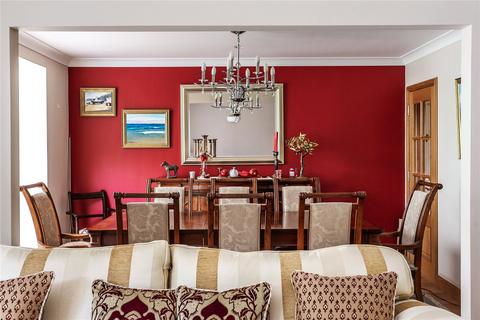 1 Highlands Park, Leatherhead, KT22 8PY