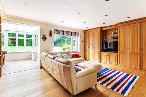 1 Highlands Park, Leatherhead, KT22 8PY