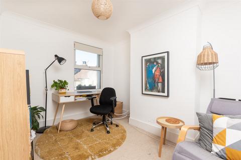 39 Stonebridge Road, Northfleet, Gravesend, DA11 9DR