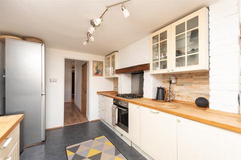 39 Stonebridge Road, Northfleet, Gravesend, DA11 9DR