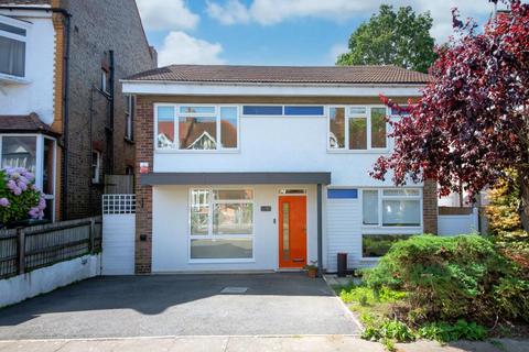 4 bedroom detached house to rent, HOLDENHURST AVENUE, FINCHLEY, N12