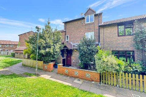 5 bedroom terraced house to rent, Hampton TW12