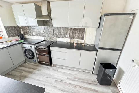 5 bedroom terraced house to rent, Hampton TW12