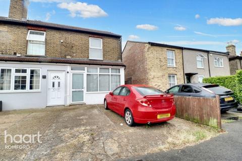 2 bedroom end of terrace house for sale, Albert Road, Romford