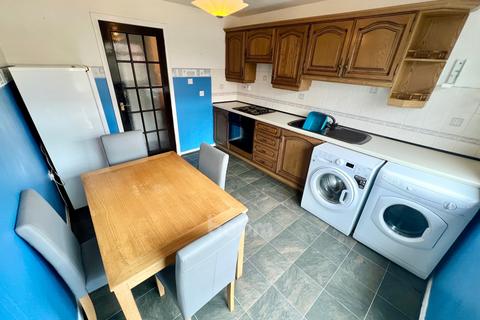 3 bedroom end of terrace house for sale, 23 Edmiston Drive, Linwood