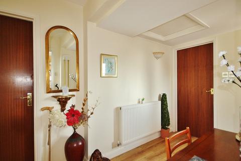 81 Colwell Drive, Witney, OX28 5NN