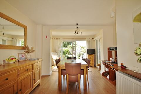 81 Colwell Drive, Witney, OX28 5NN