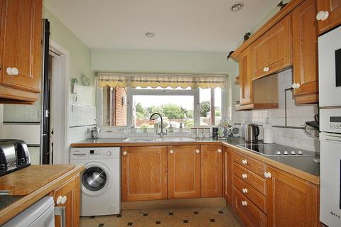 81 Colwell Drive, Witney, OX28 5NN