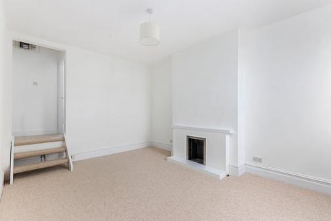 2 bedroom flat for sale, Ennismore Avenue, London W4