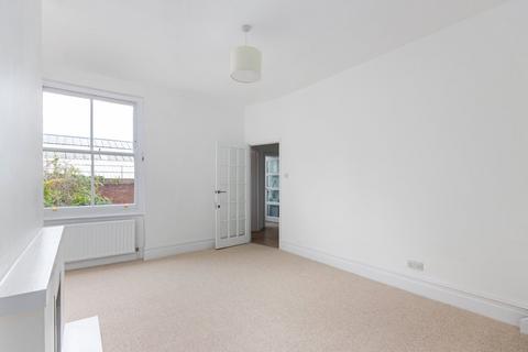 2 bedroom flat for sale, Ennismore Avenue, London W4