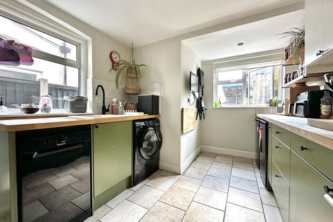 2 bedroom terraced house for sale, Addiscombe Road, Watford, WD18