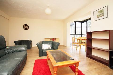 2 bedroom flat to rent, Lancaster Drive, Canary Wharf, E14