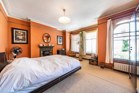 3 bedroom end of terrace house for sale, Haverhill Road, Balham