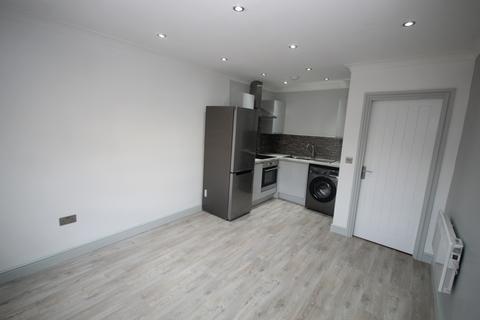 Studio to rent, 26 Moss Road, Stretford, M32 0AH