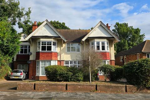 1 bedroom apartment for sale, De la Warr Road, Bexhill On Sea, East Sussex, TN40