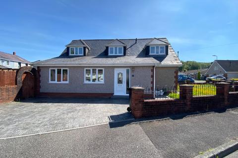 3 bedroom detached house to rent, Furzeland Drive, Neath, West Glamorgan, SA10 7UG