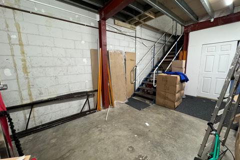 Industrial unit to rent, Hayes Metro Centre, Hayes, Greater London, UB4