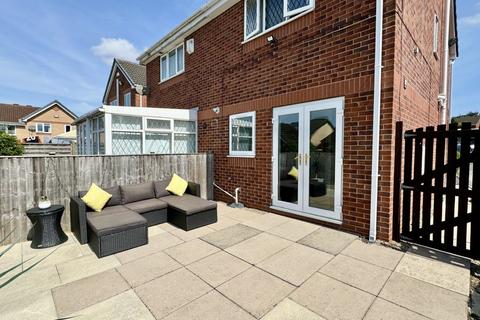 2 bedroom semi-detached house for sale, Marsland Court, Cleckheaton, BD19