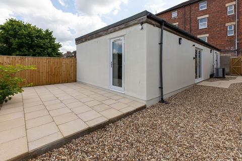 1 bedroom detached bungalow to rent, Bath Road, Stroud