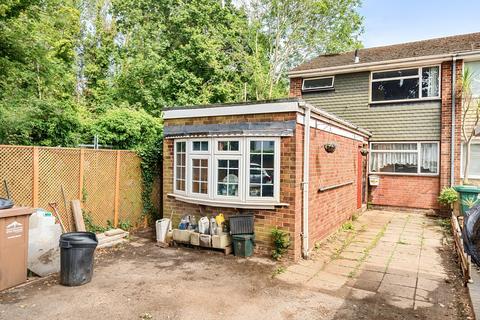 3 bedroom end of terrace house for sale, Charlton Road, Shepperton, TW17