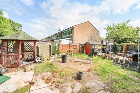 3 bedroom end of terrace house for sale, Charlton Road, Shepperton, TW17