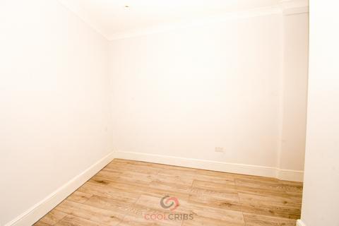 Studio to rent, Blythe Road W14