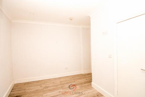 Studio to rent, Blythe Road W14