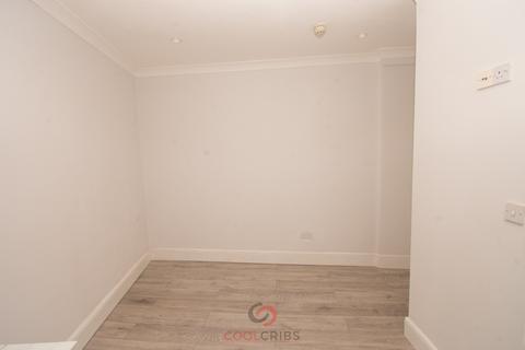 Studio to rent, Blythe Road W14