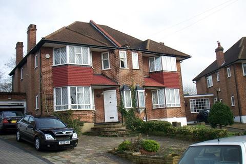 3 bedroom house to rent, Abbotshall Avenue, Southgate