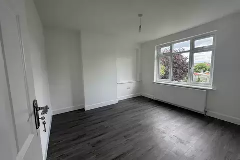 3 bedroom terraced house to rent, Meadow Close, London SW20
