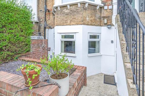 3 bedroom flat for sale, Wallbutton Road, Brockley