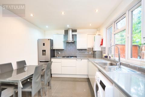 4 bedroom terraced house to rent, Gernon Road, Victoria Park, Bethnal Green, London, E3