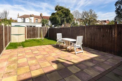 3 bedroom house to rent, Glenfarg Road Catford SE6